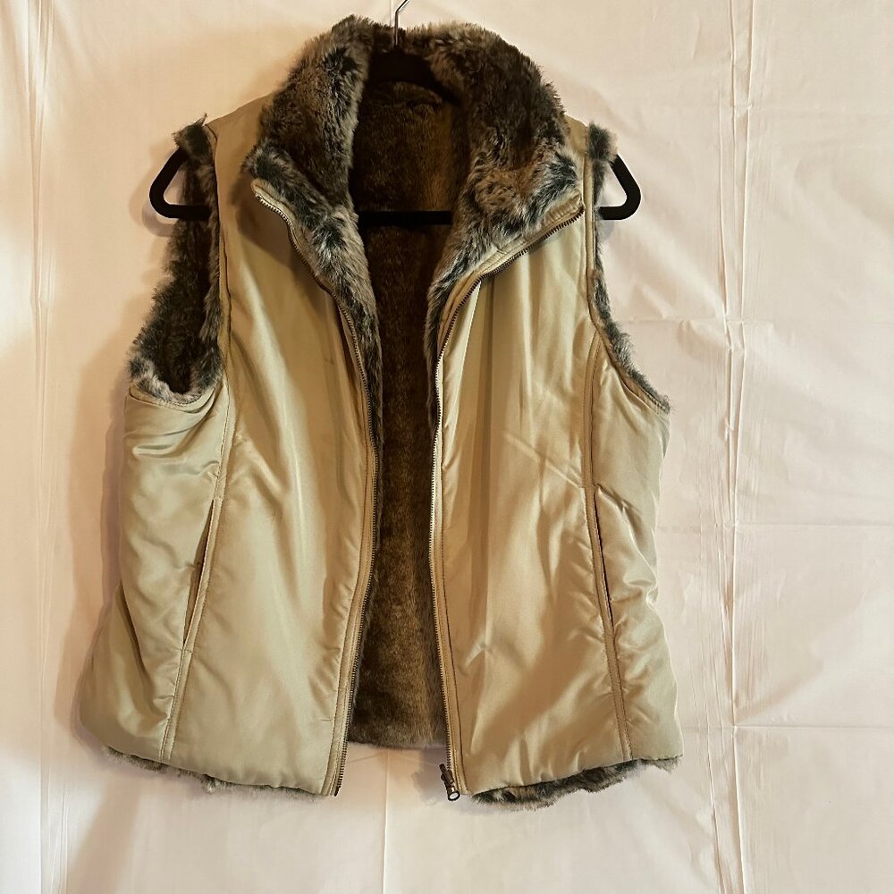 Men's tan trail sleeveless reversable outer wear, faux fur size XL